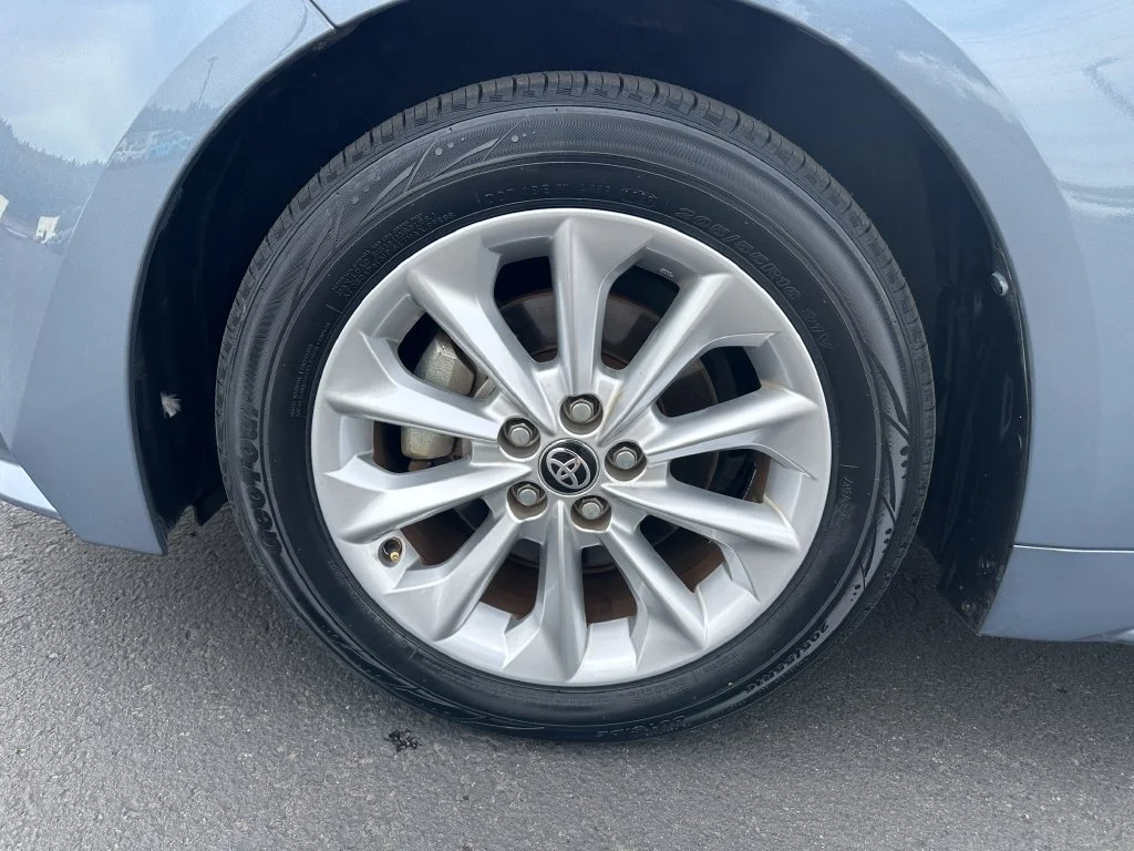 Certified Used 2022  Toyota LE image 13