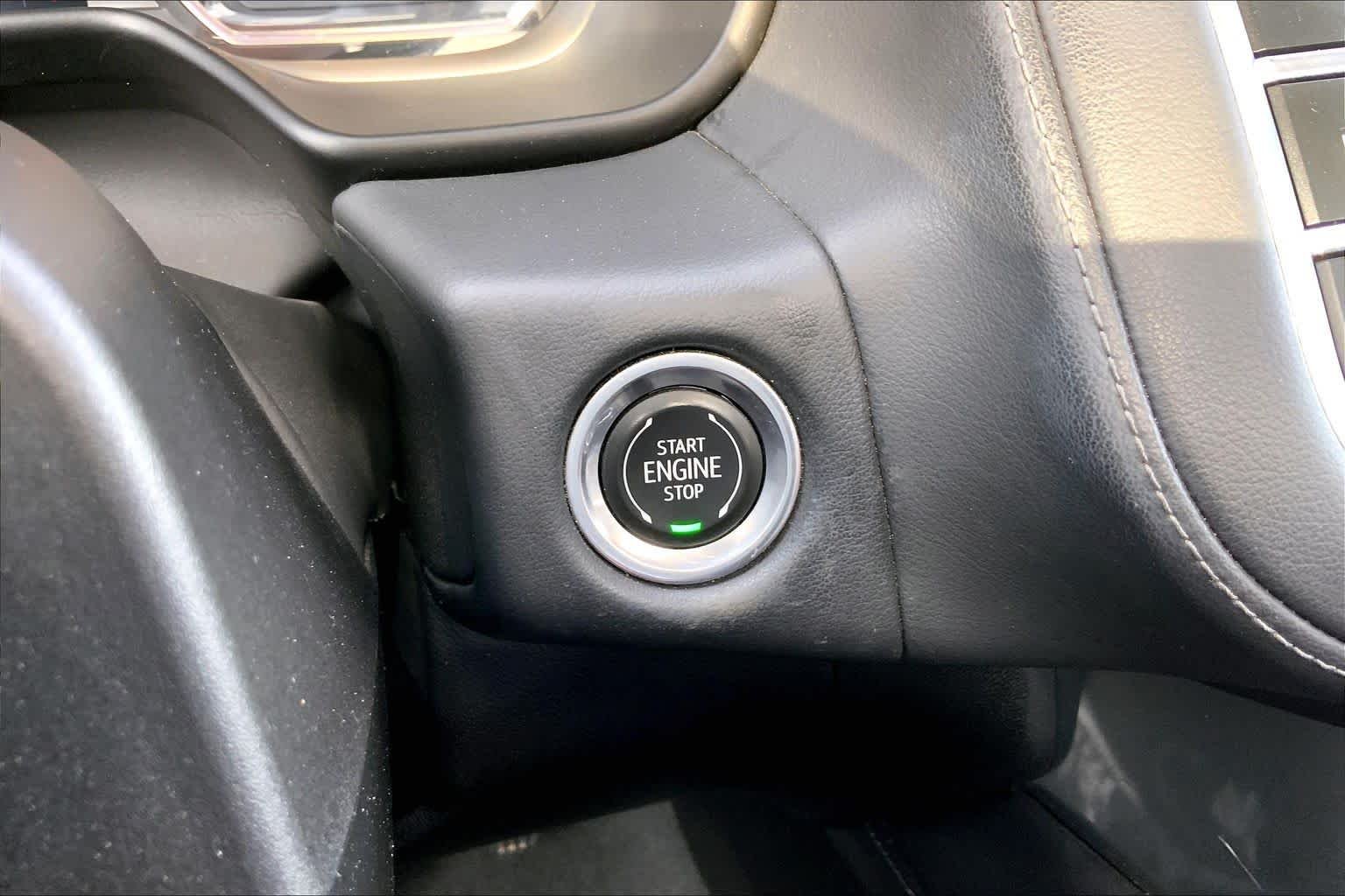 Used 2021 IRIDESCENT PEARL TRICOAT Chevrolet LT image 36