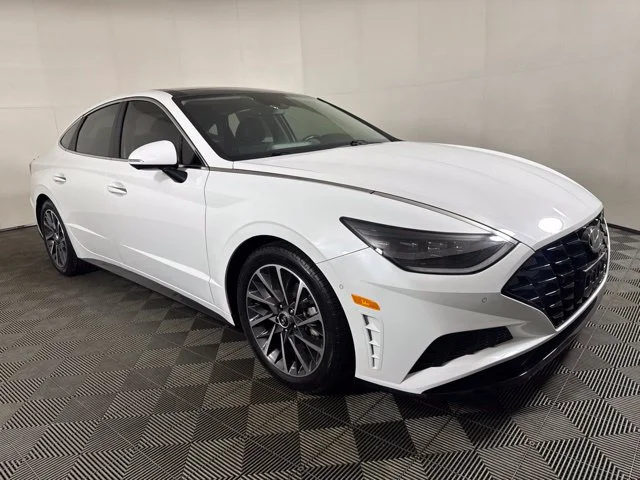 Used 2020 Quartz Hyundai Limited image 1