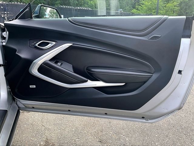 Used 2018 Silver Chevrolet SS image 20