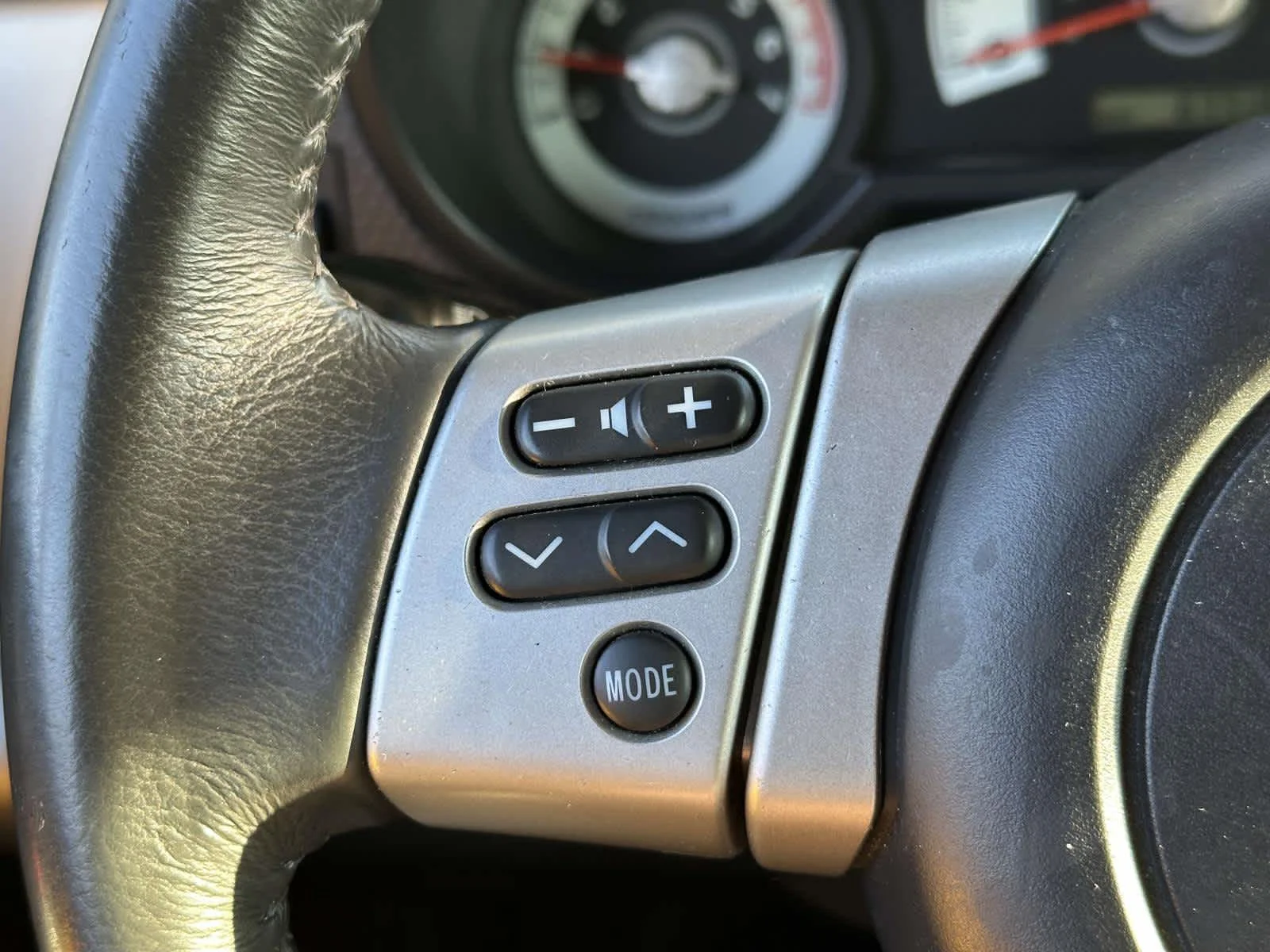 Used 2007 White / Sun Fusion Toyota  image 26