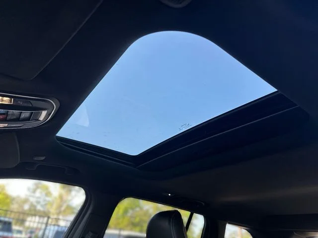 Used 2022 White Jeep Altitude image 22