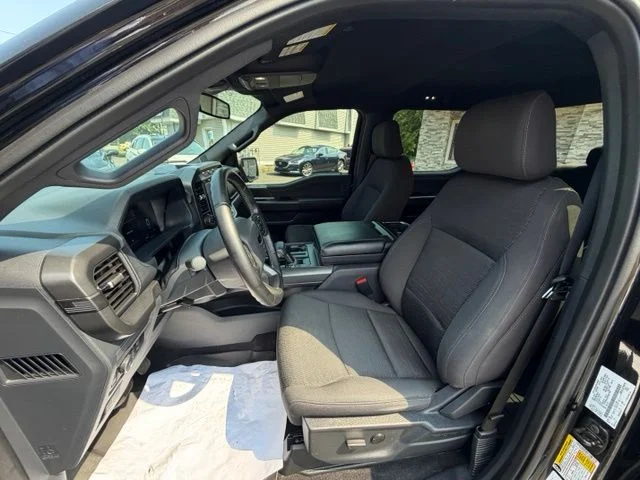 Used 2024 Black Ford XLT image 9