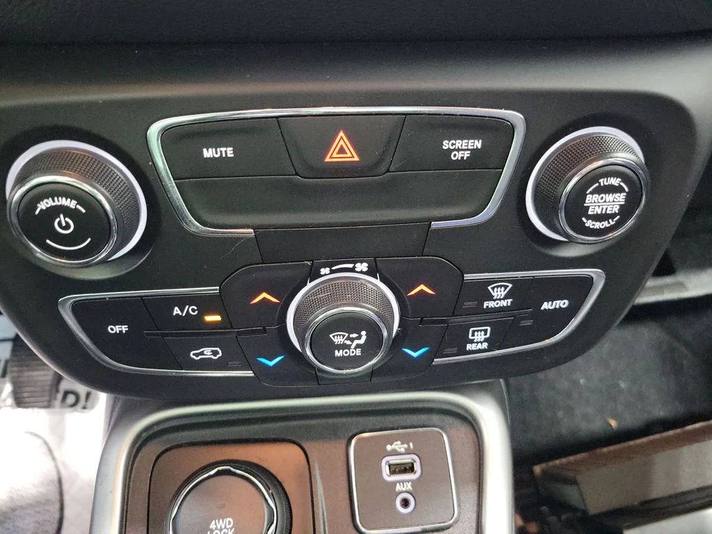 Used 2019 Red Jeep Latitude image 13
