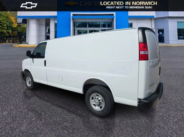 New 2026 Summit White Chevrolet WT image 7