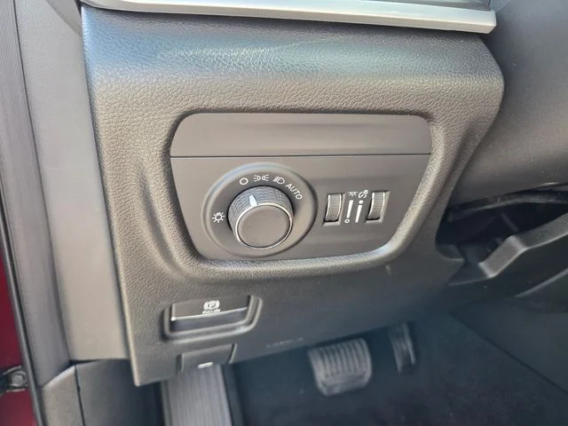 New 2026 Velvet Red Pearl-Coat Exterior Paint Jeep Laredo X image 23