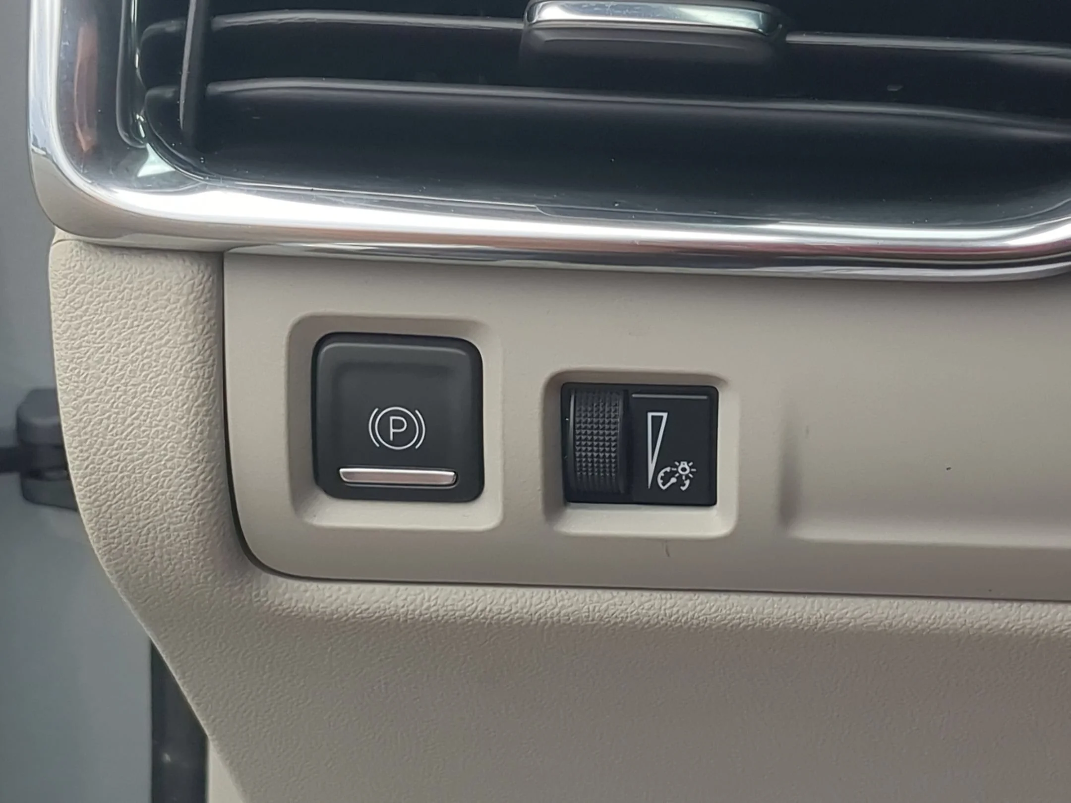 2023 Cadillac XT4 Premium Luxury - Photo 17