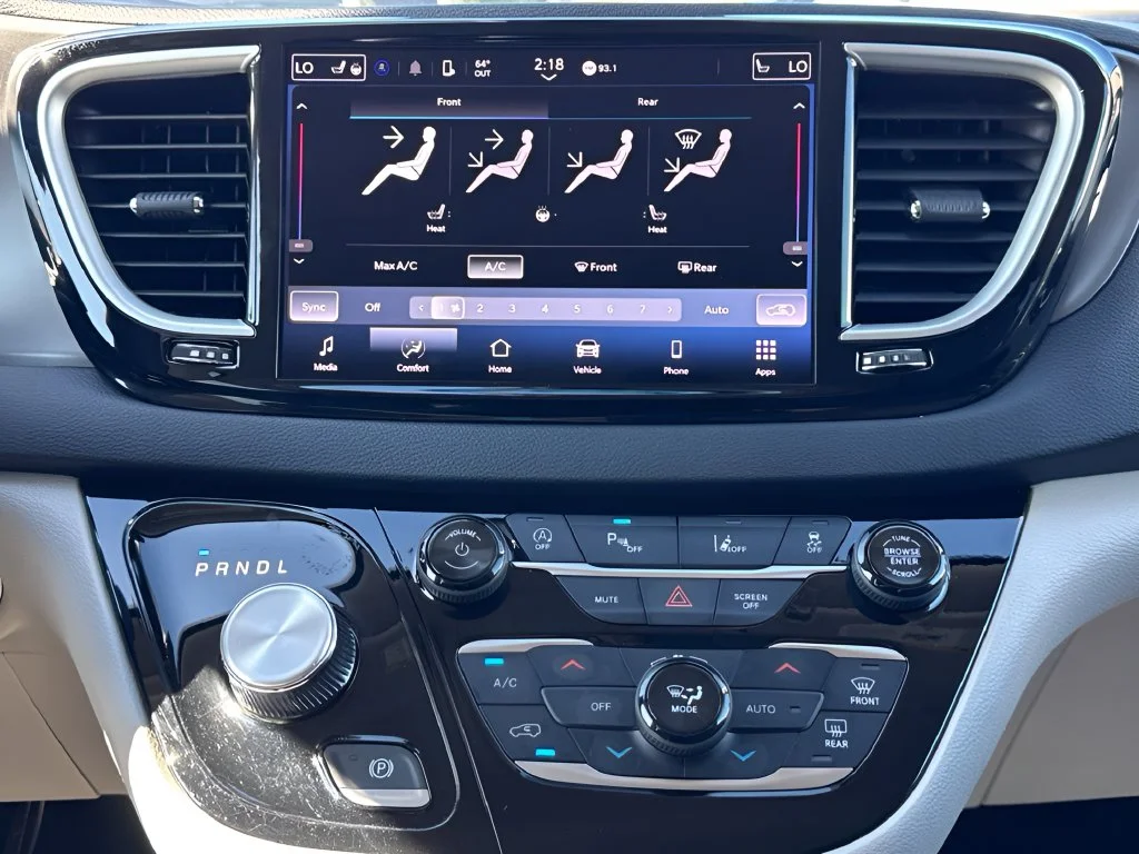 Used 2024 White Chrysler Touring L image 18