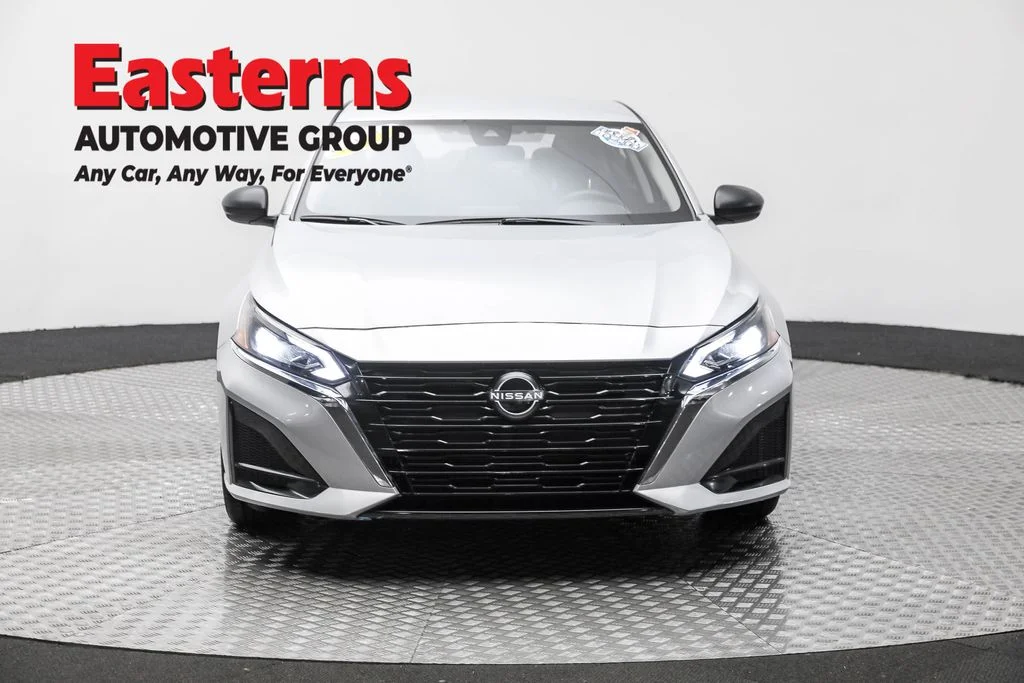 Used 2024 Silver Nissan 2.5 SV image 2