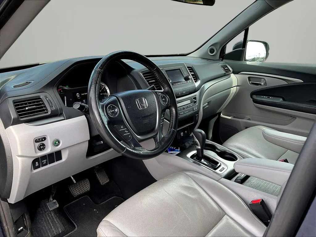 Certified Used 2019 Obsidian Blue Pearl Honda RTL image 21