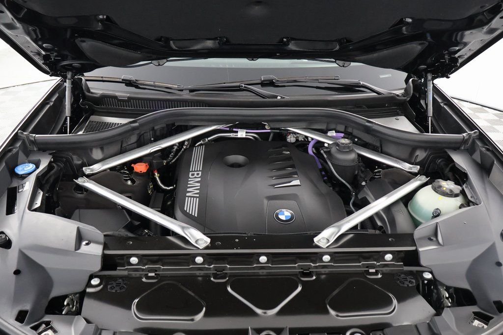 New 2026 Black Sapphire Metallic BMW xDrive40i image 9