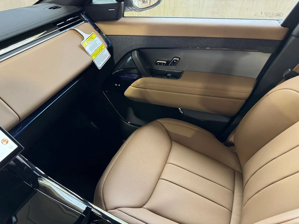 New 2026 Borasco Grey Metallic Land Rover SE image 23