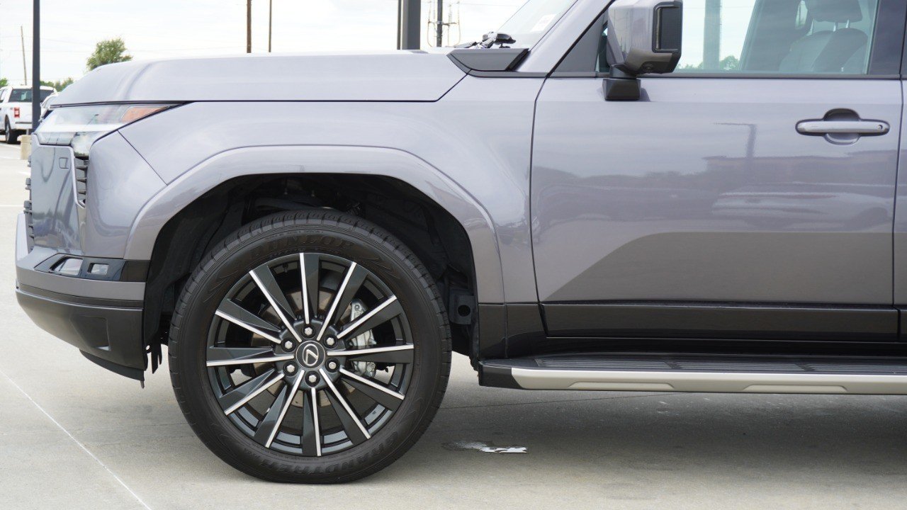 Used 2024 Gray Lexus GX 550 Luxury image 10