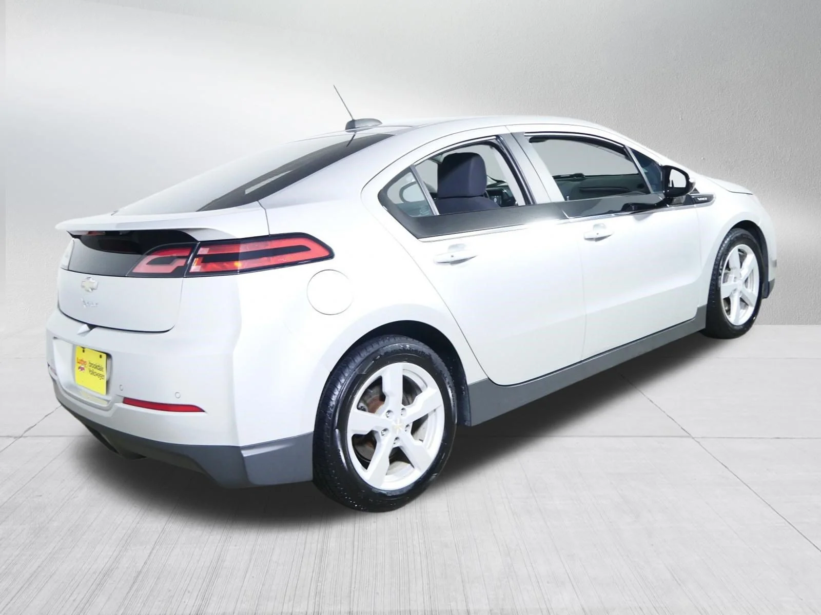 Used 2015 Silver Ice Metallic Chevrolet  image 7
