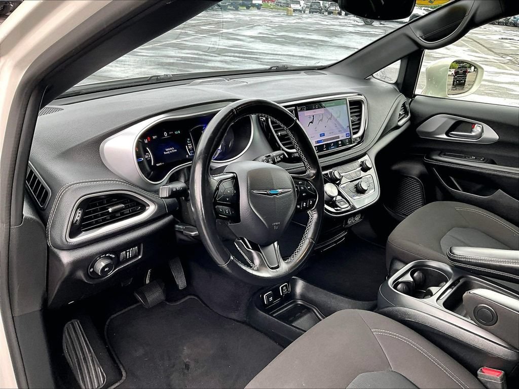 Used 2021 Luxury White Pearlcoat Chrysler Hybrid Touring image 8
