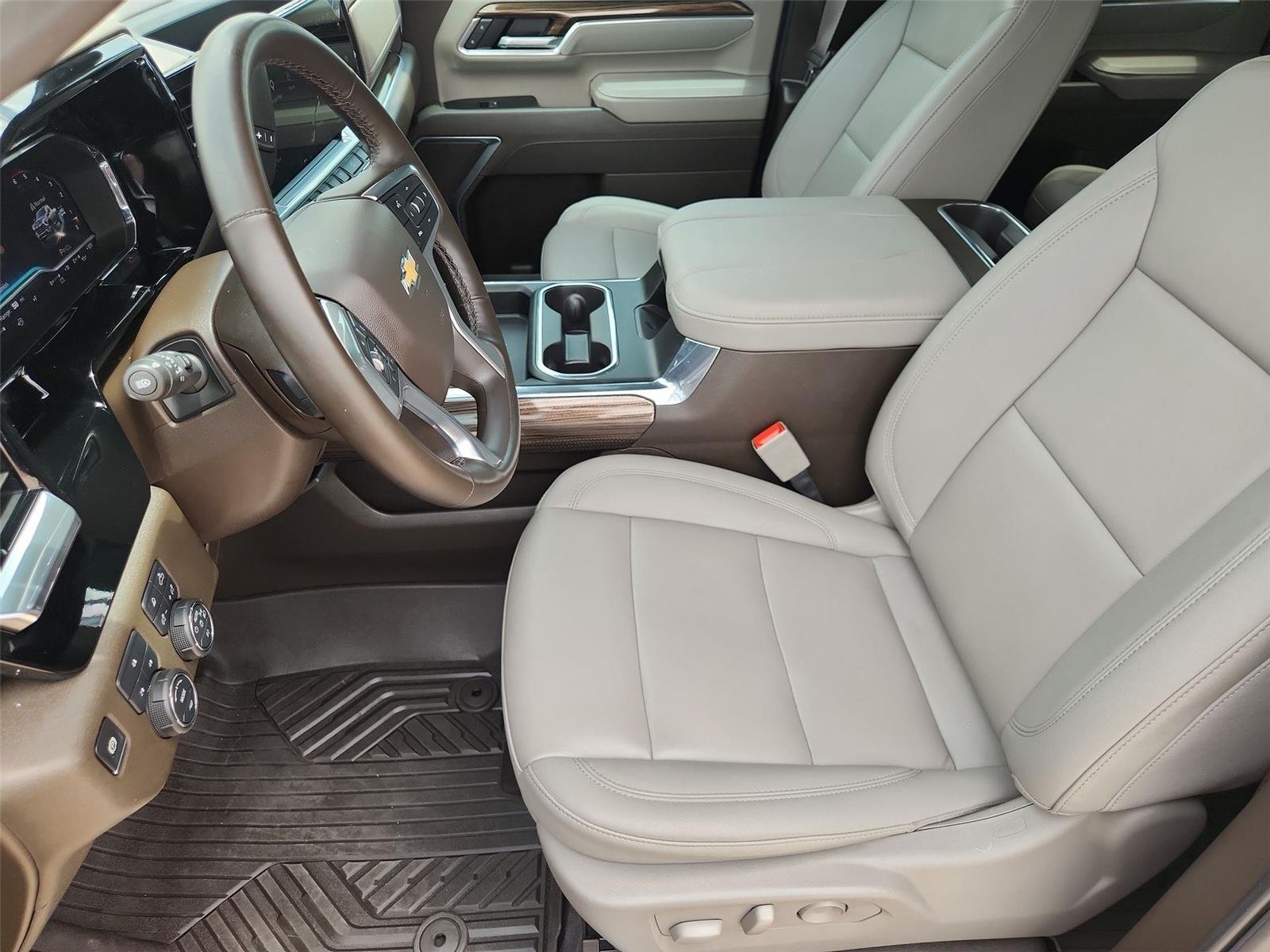 Used 2025 Black Chevrolet LT image 18