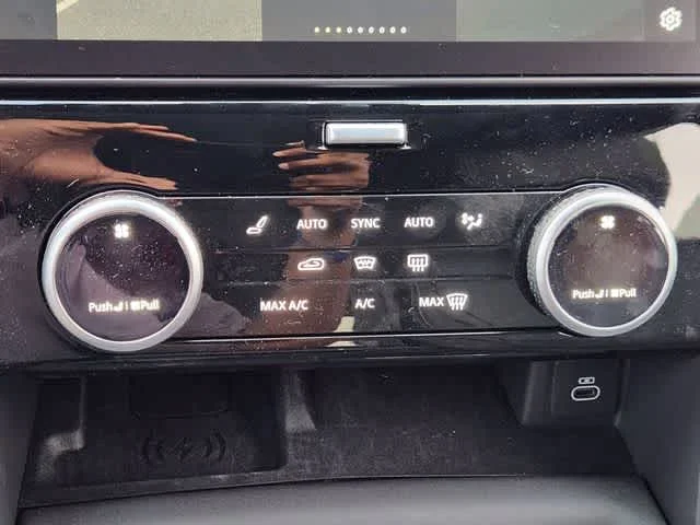 Used 2025 Santorini Black Metallic Land Rover S image 18