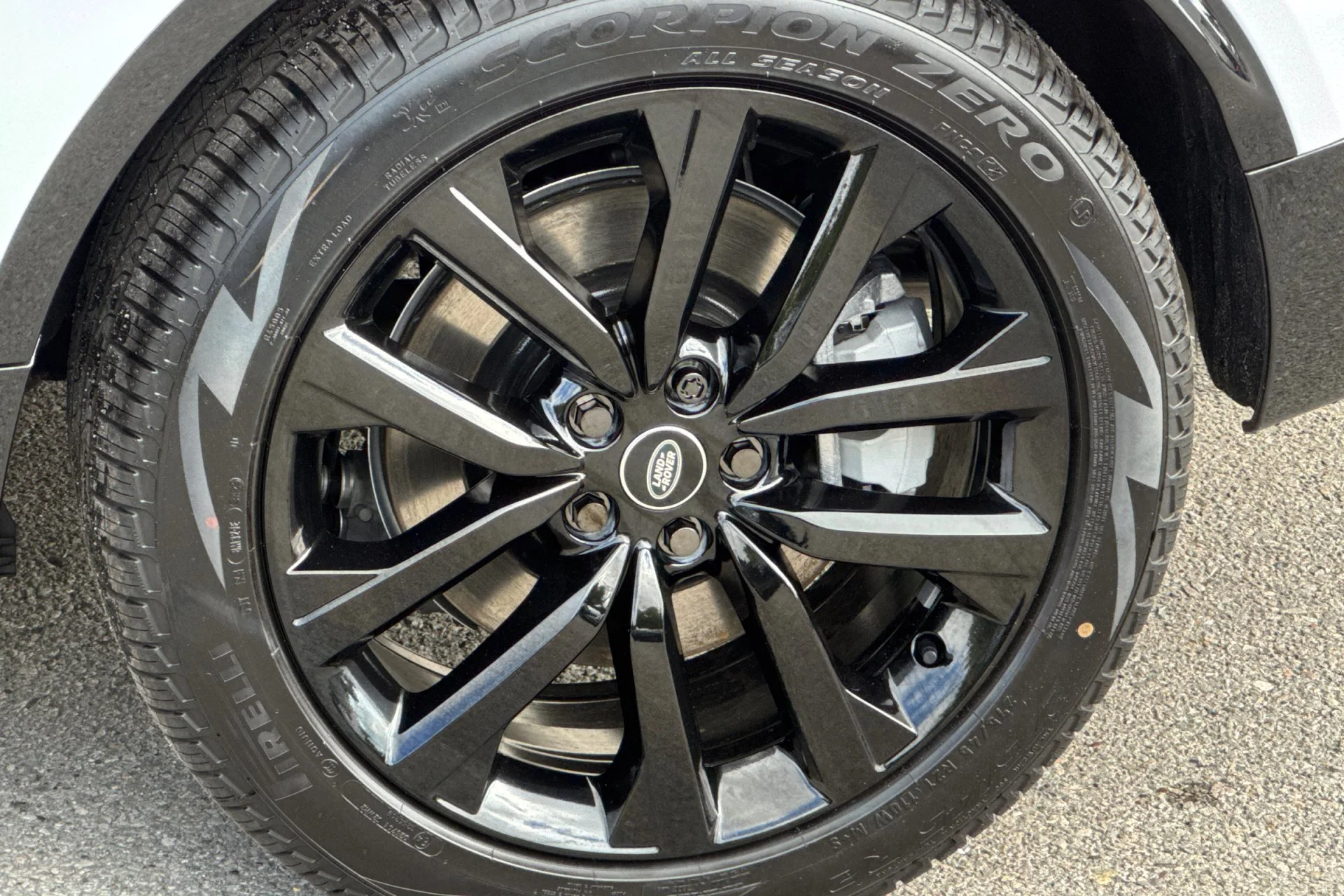 New 2026 Fuji White Land Rover Gemini Edition AWD image 11