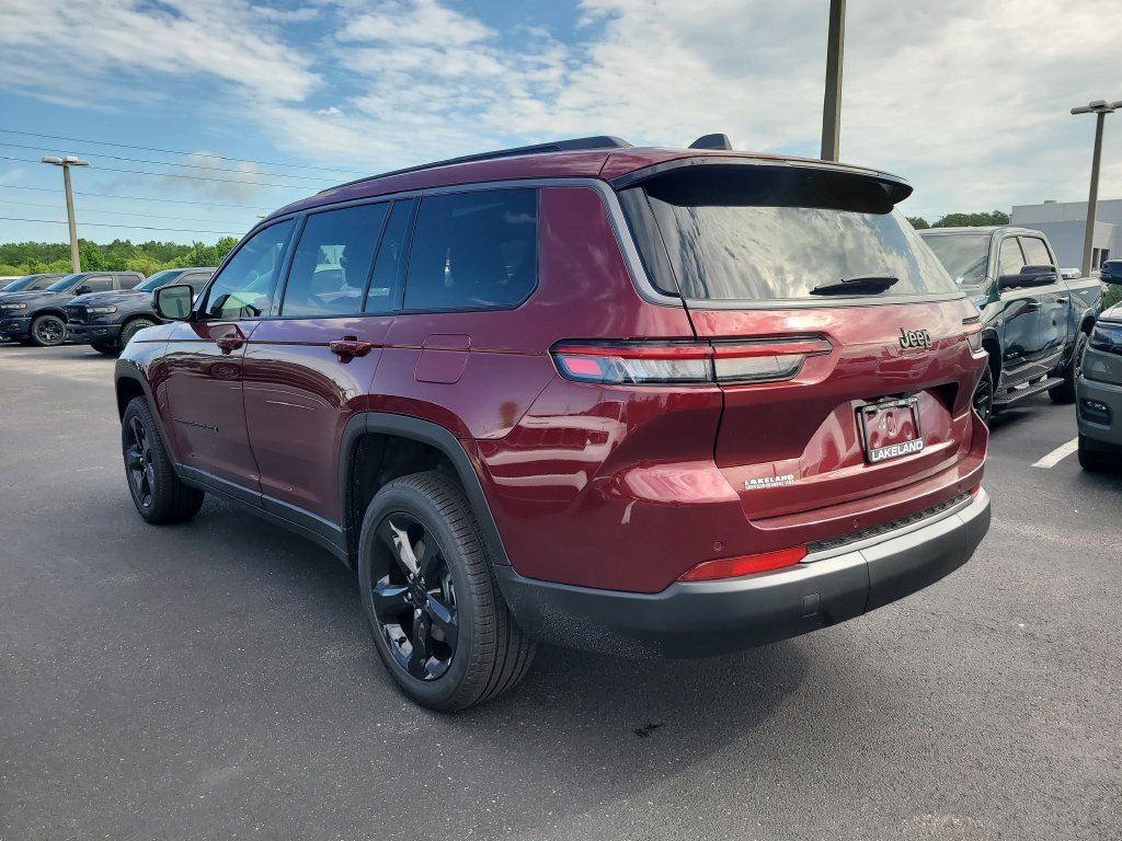 New 2026 Velvet Red Pearl-Coat Exterior Paint Jeep Limited image 7