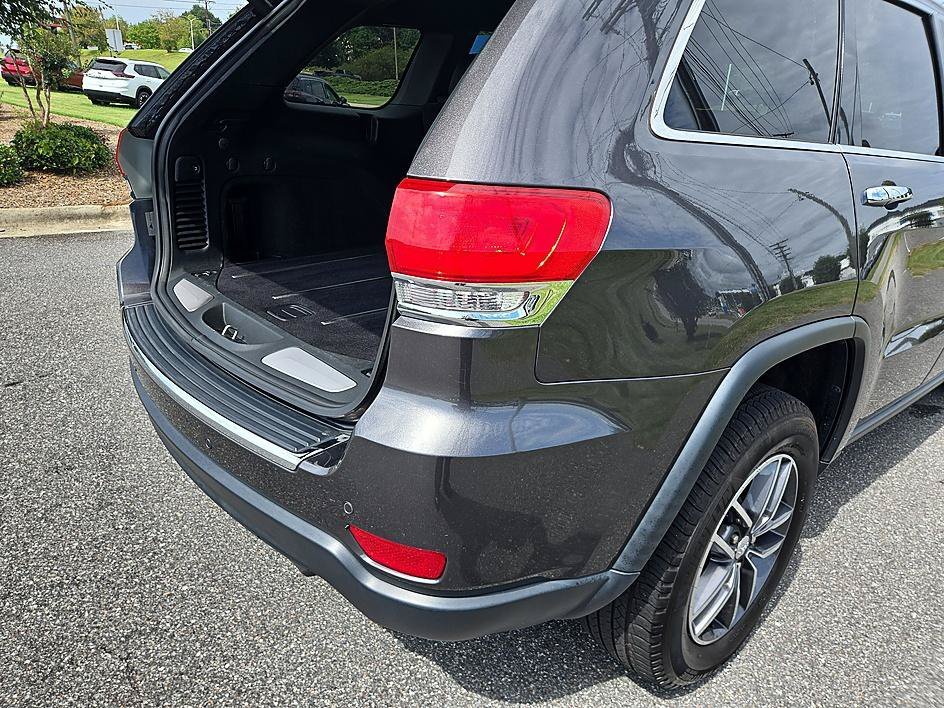 Used 2017 Granite Crystal Metallic Clearcoat Jeep Limited image 32
