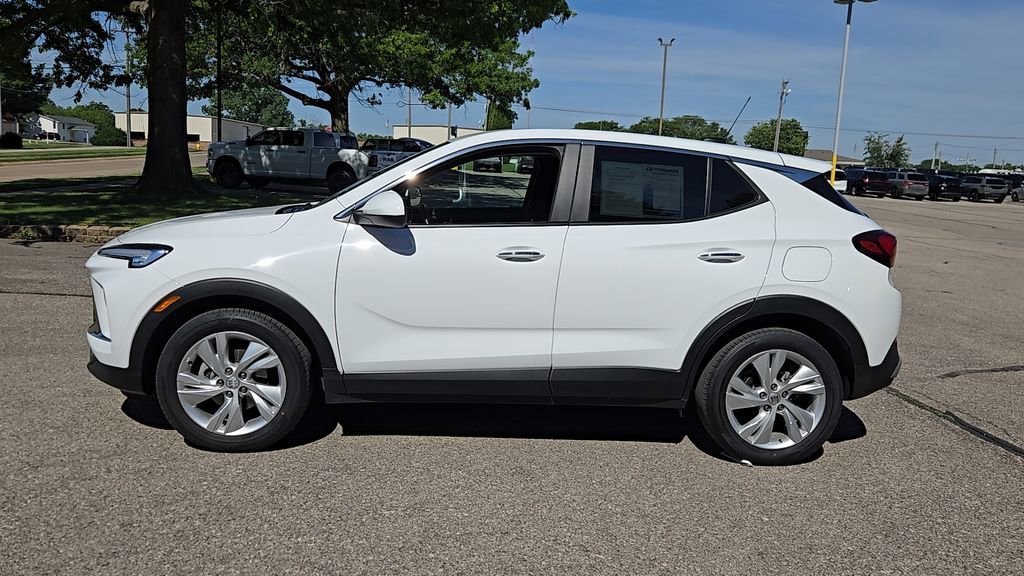 Used 2024 Summit White Buick Preferred image 5