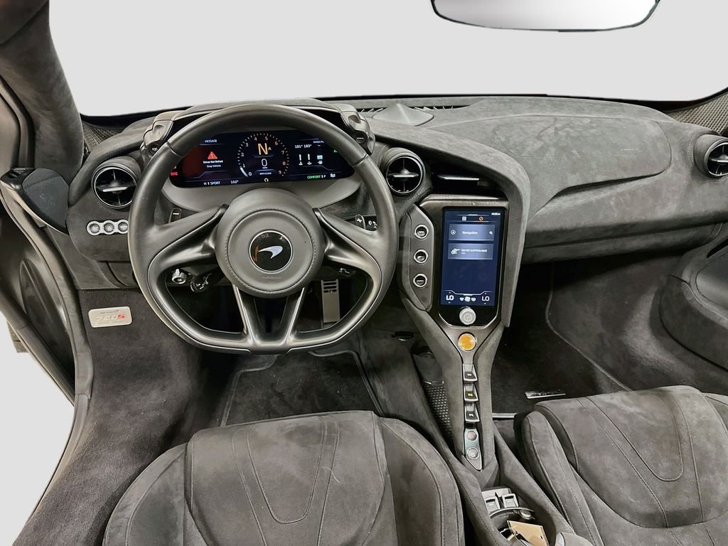 Used 2025  McLaren  image 22