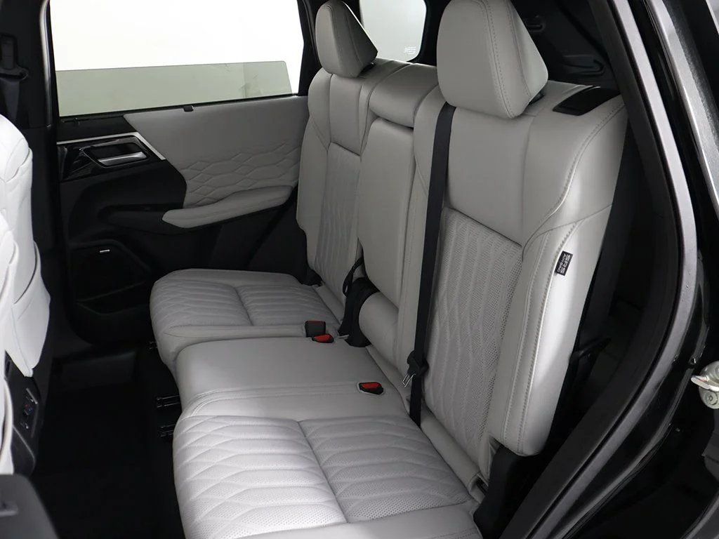 2025 Mitsubishi Outlander SEL - Photo 34