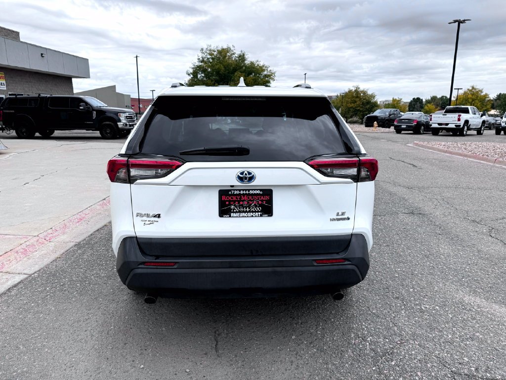 Used 2022 White Toyota LE image 11