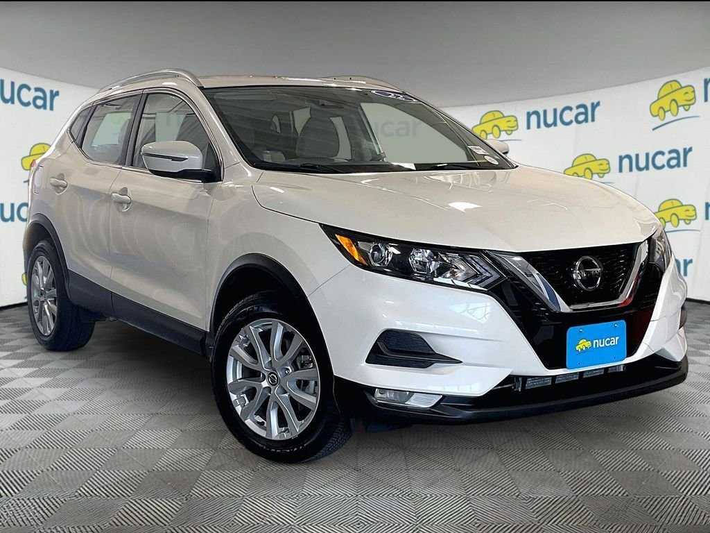 Used 2022 White Nissan SV image 1