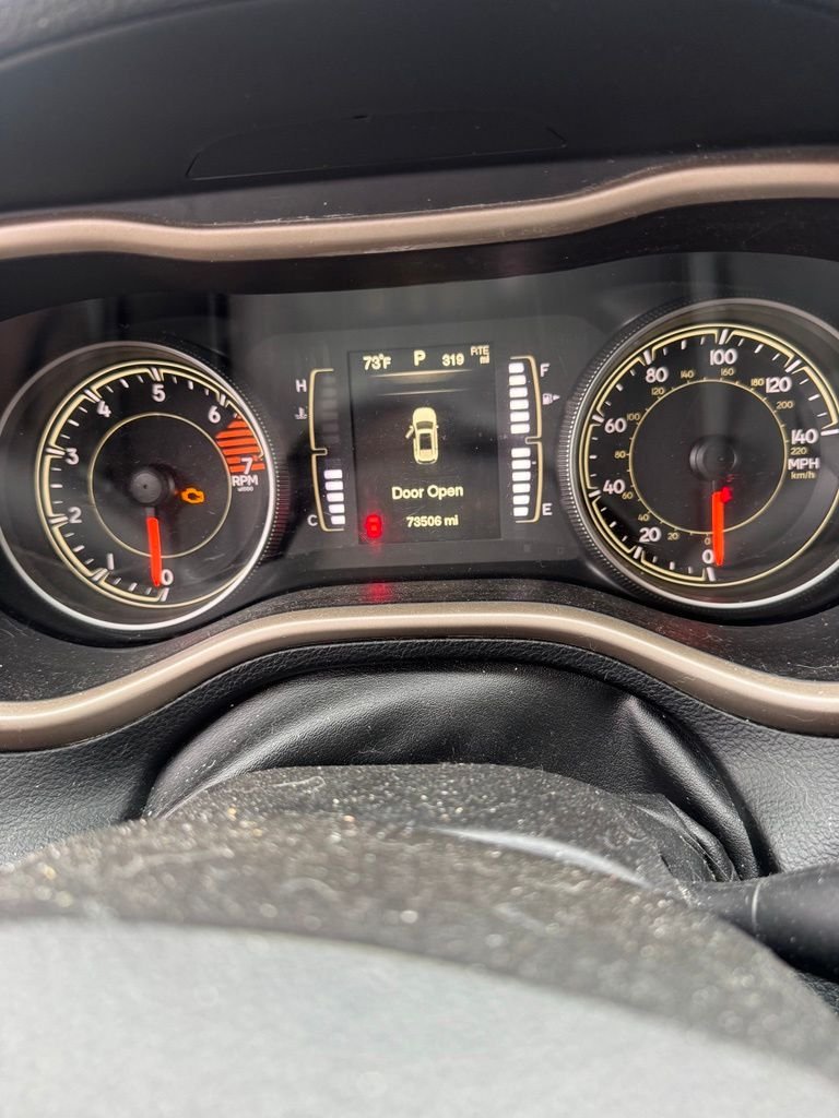 Used 2016 Silver Jeep Latitude image 9