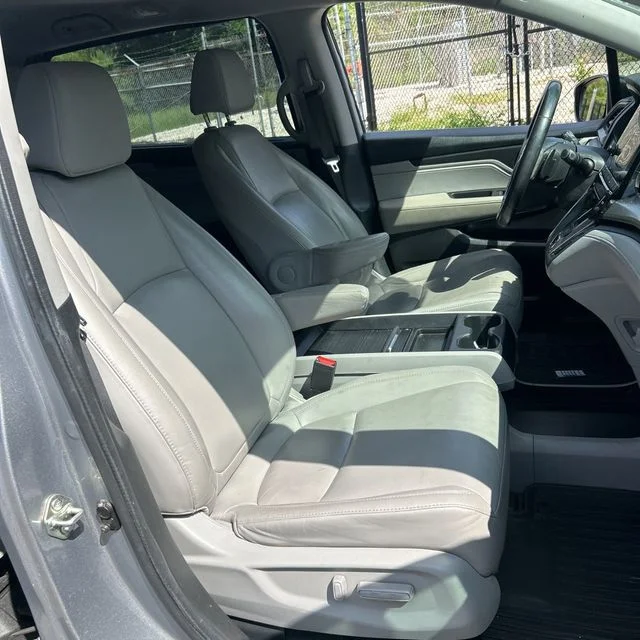 Used 2020 Lunar Silver Metallic Honda EX-L image 14