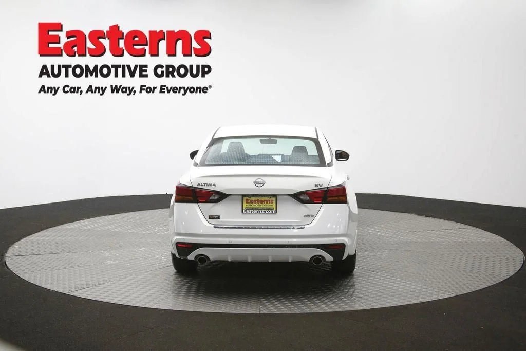 Used 2023 White Nissan 2.5 SV image 39