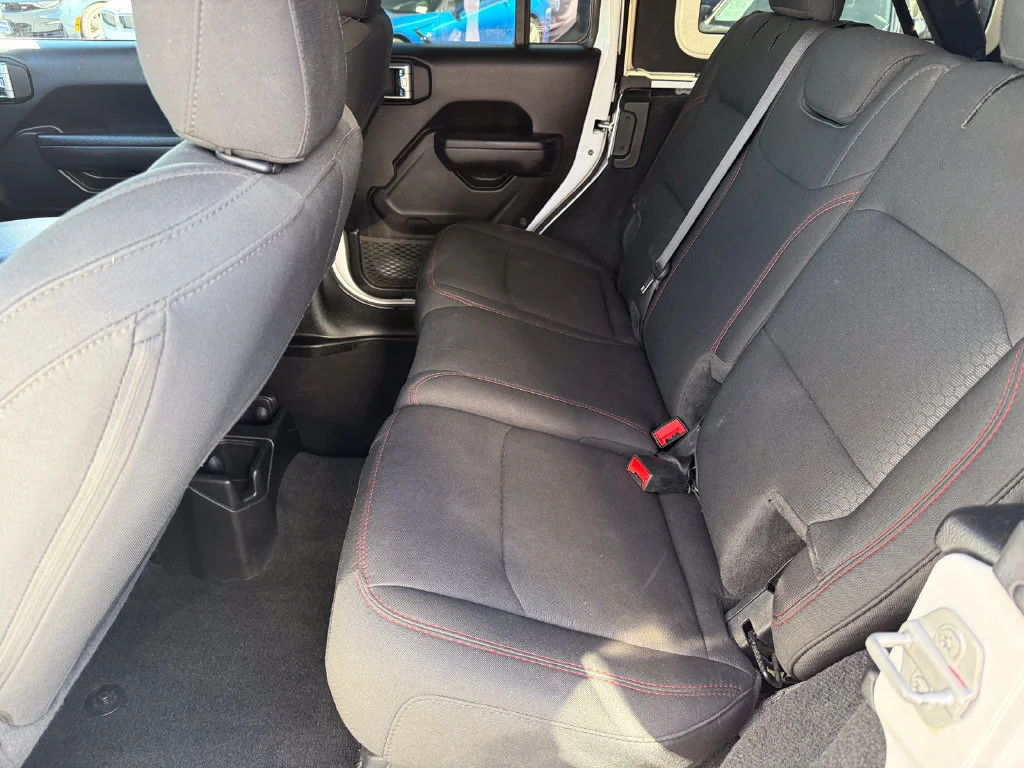 Used 2023  Jeep Rubicon image 18