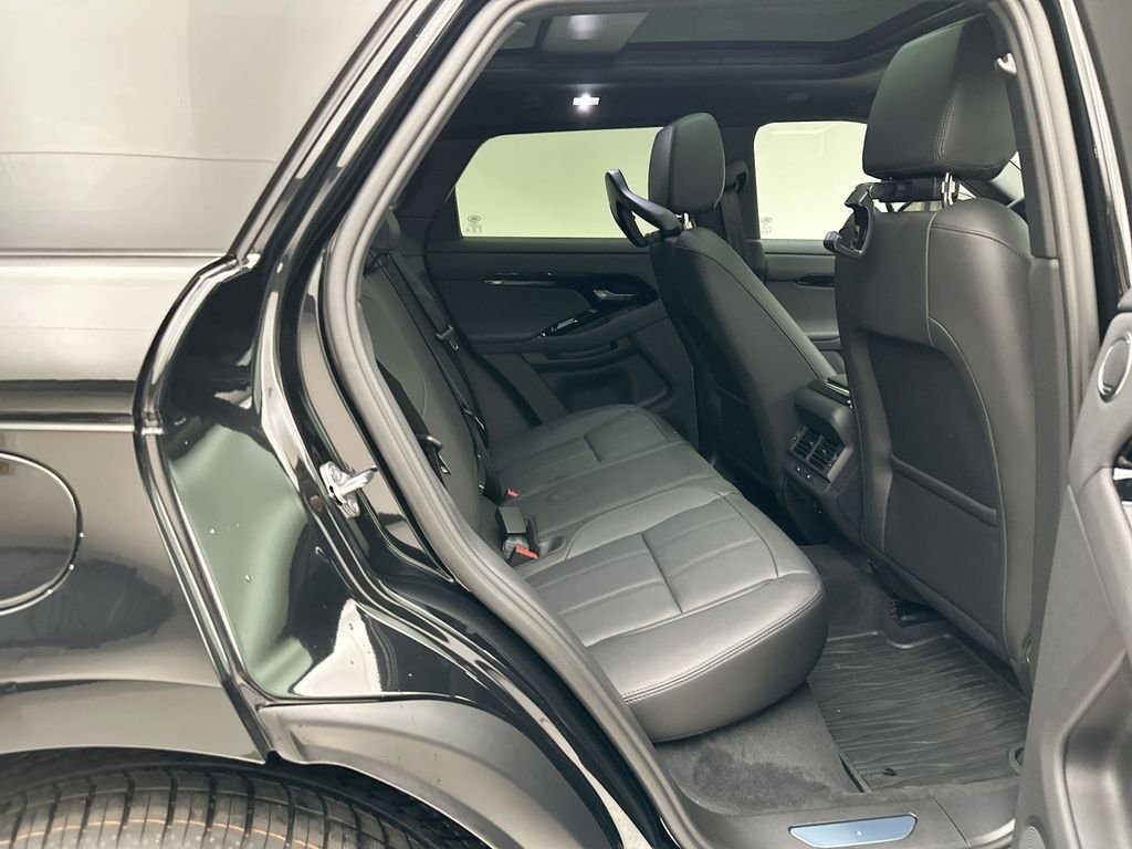 New 2026 Santorini Black Metallic Land Rover S image 7