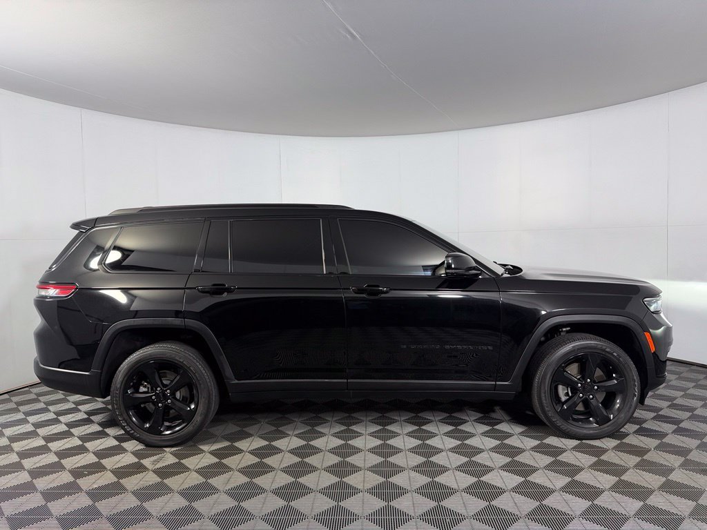 Used 2023 Black Jeep Altitude image 6