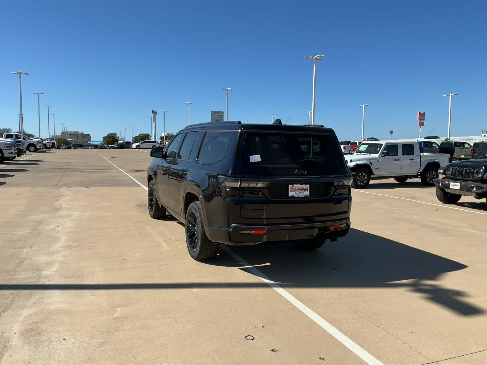 New 2026 High Gloss Black Exterior Paint Jeep Limited Reserve image 9