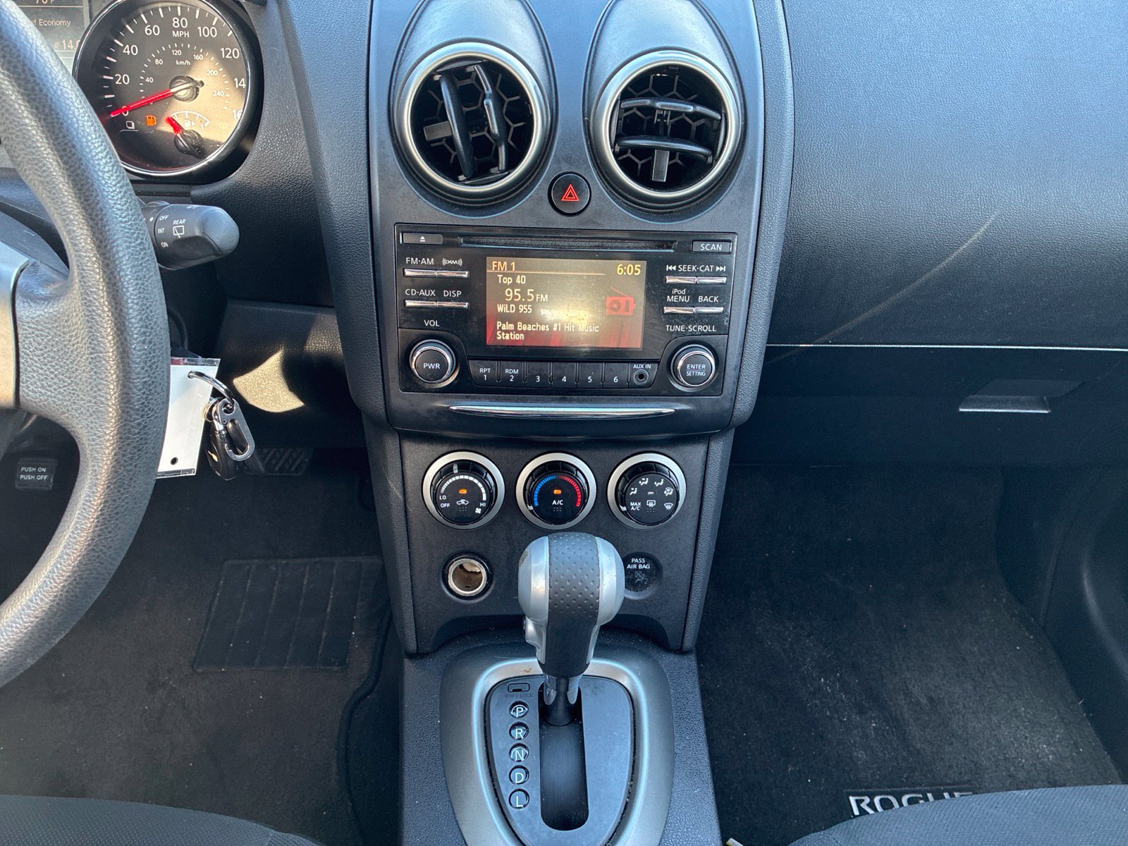 Used 2015 Black Nissan S image 17