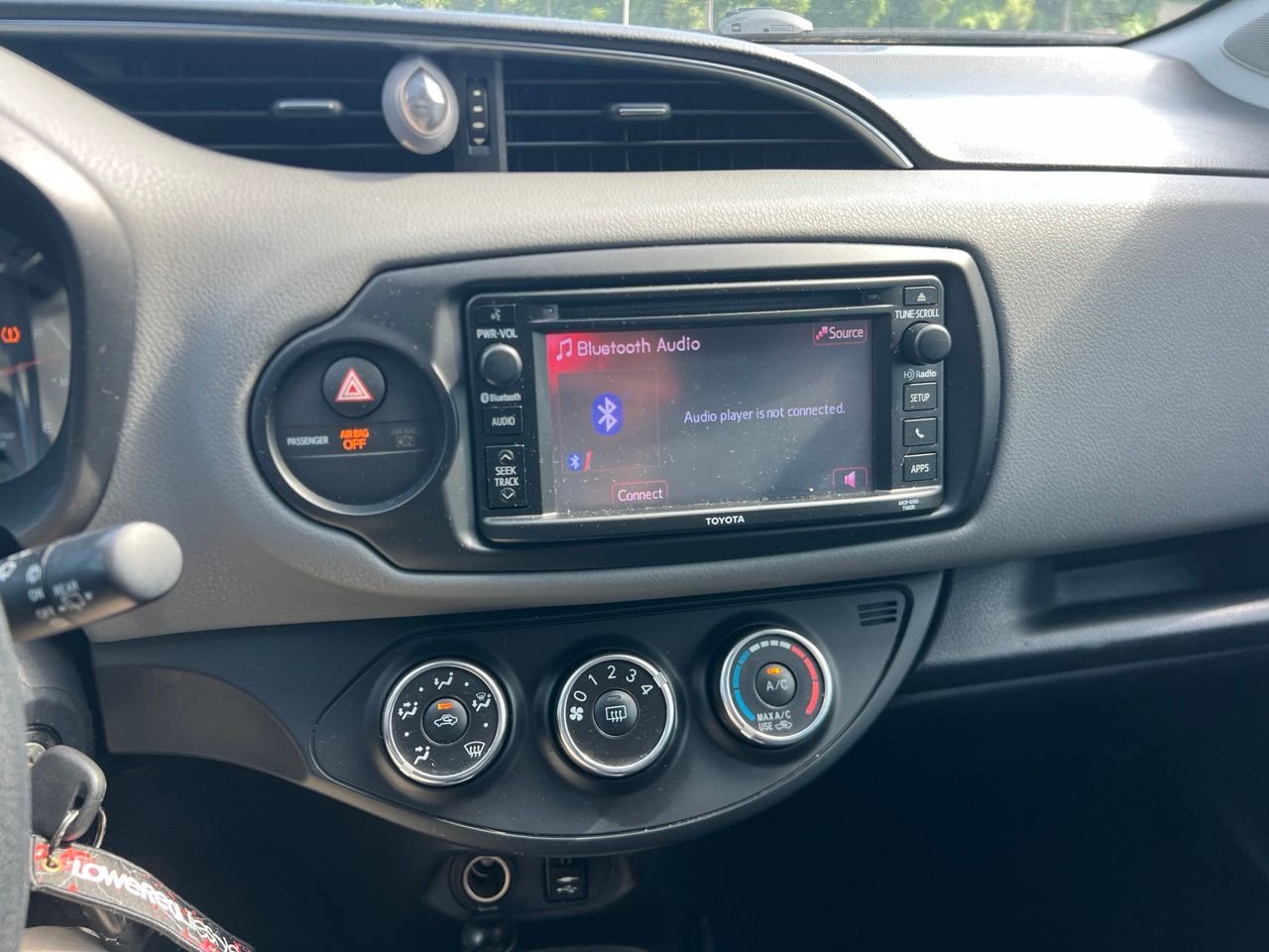 Used 2015 Silver Toyota LE image 10