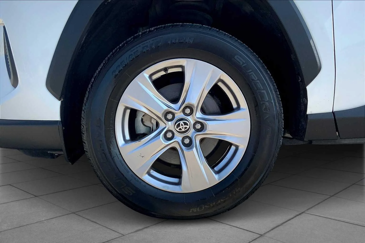 Used 2022 White Toyota XLE image 11