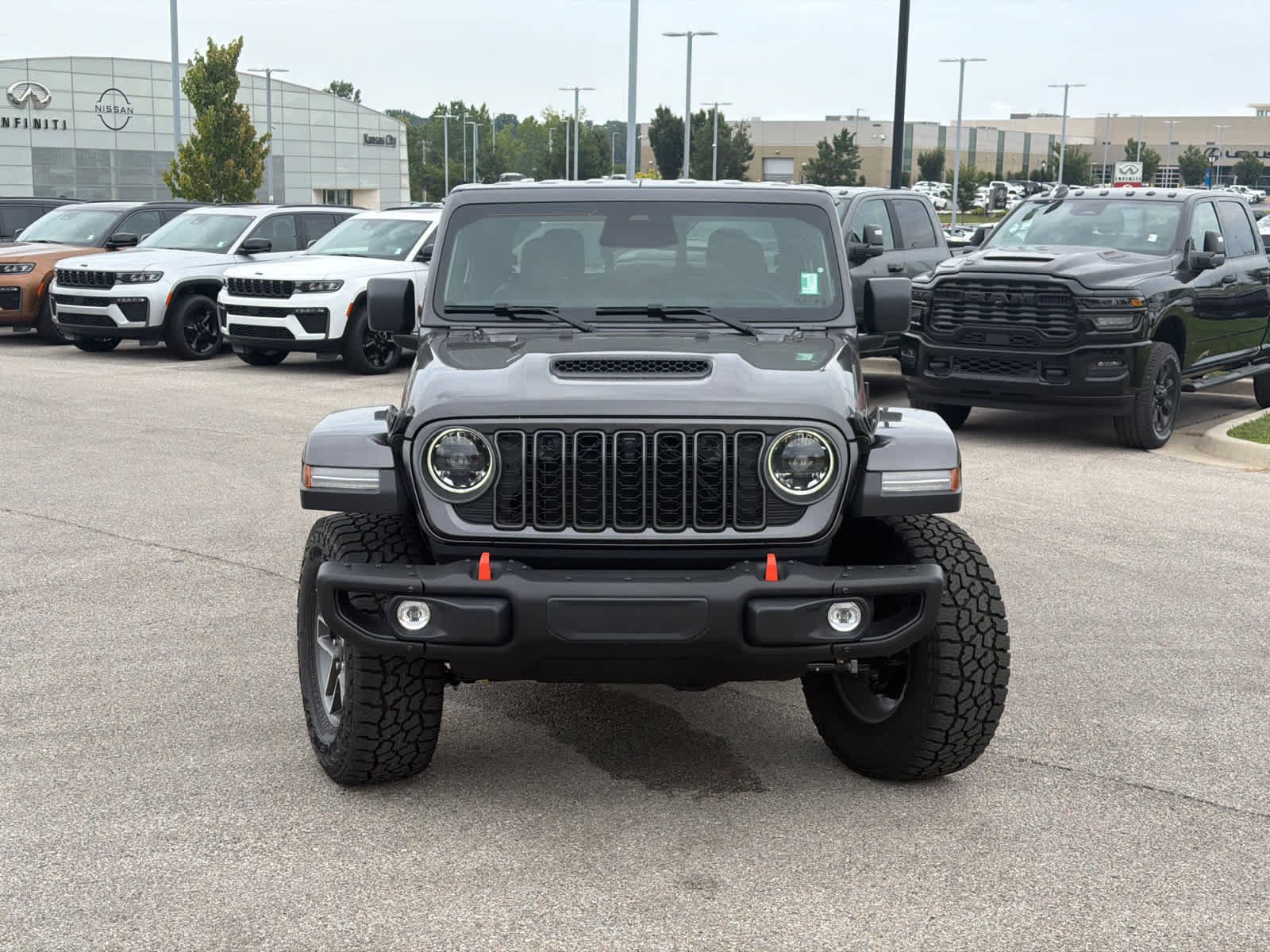 New 2026 Granite Crystal Metallic Clearcoat Jeep Mojave X image 3
