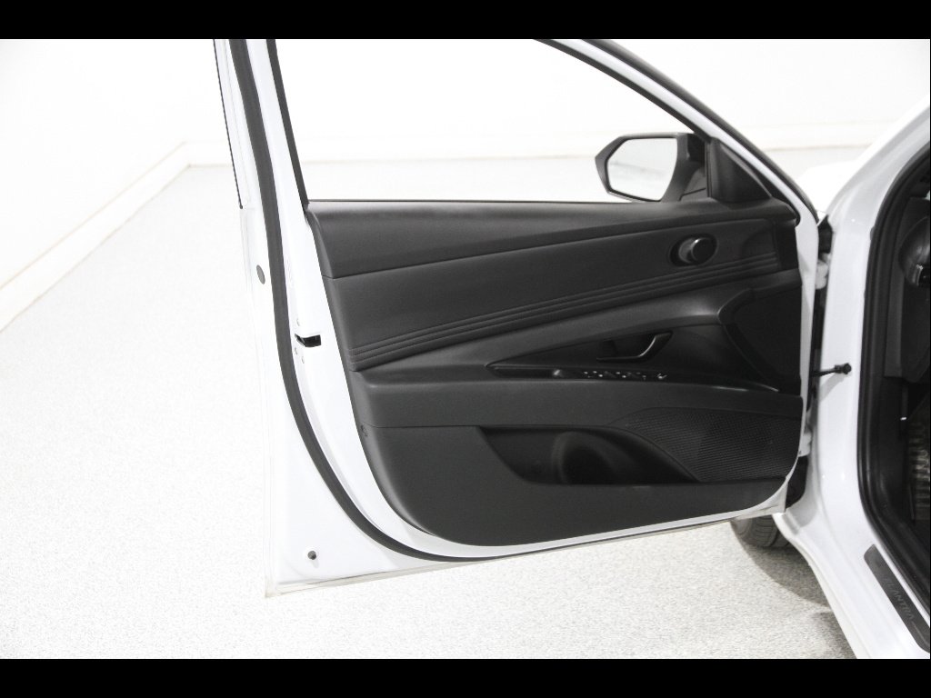 Used 2025 Serenity White Pearl Hyundai SEL Sport image 4