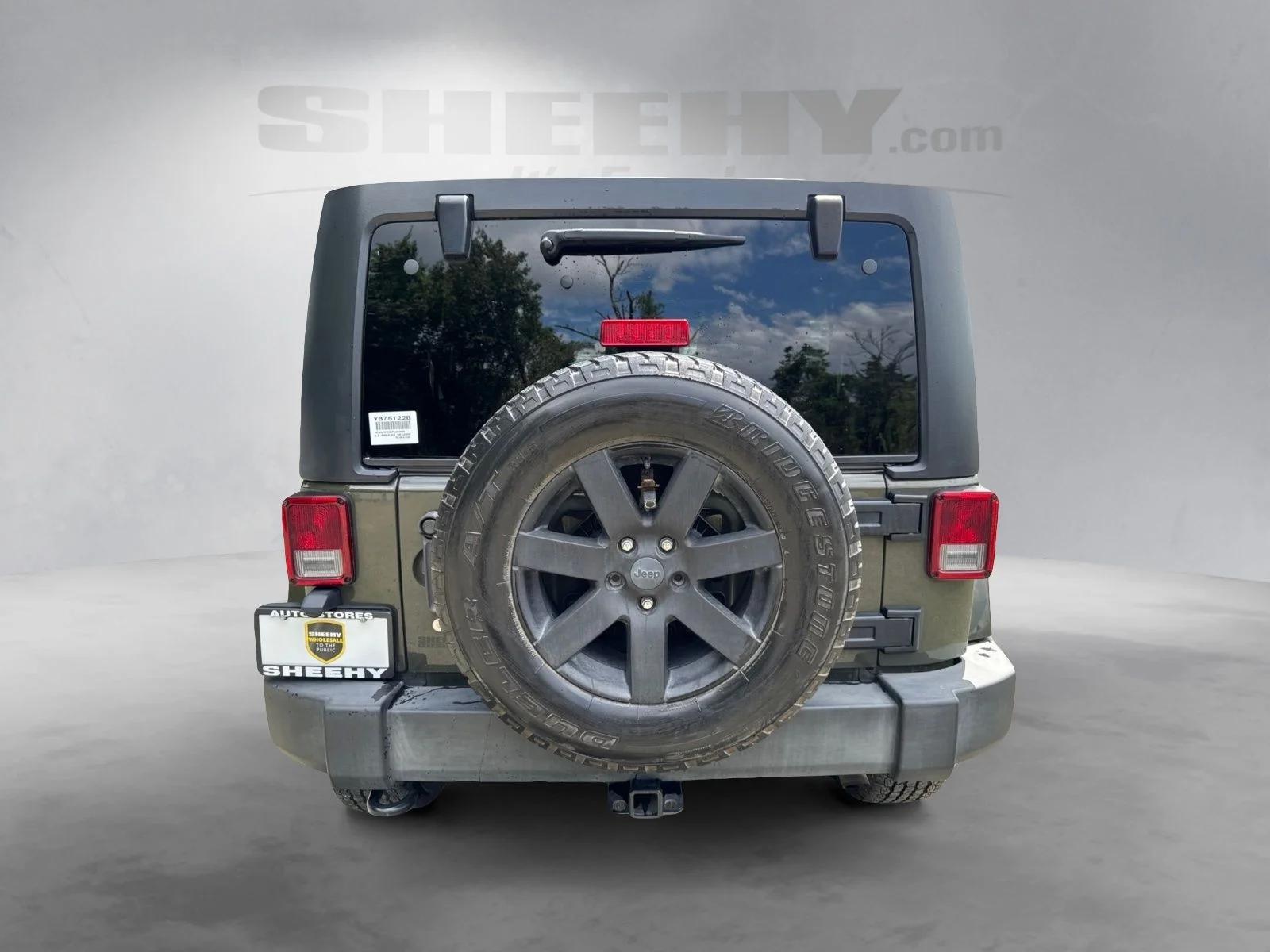 Used 2015 Green Jeep Unlimited Sahara image 11
