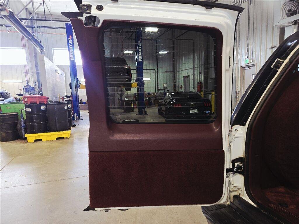 Used 1999 Summit White GMC BASE image 34
