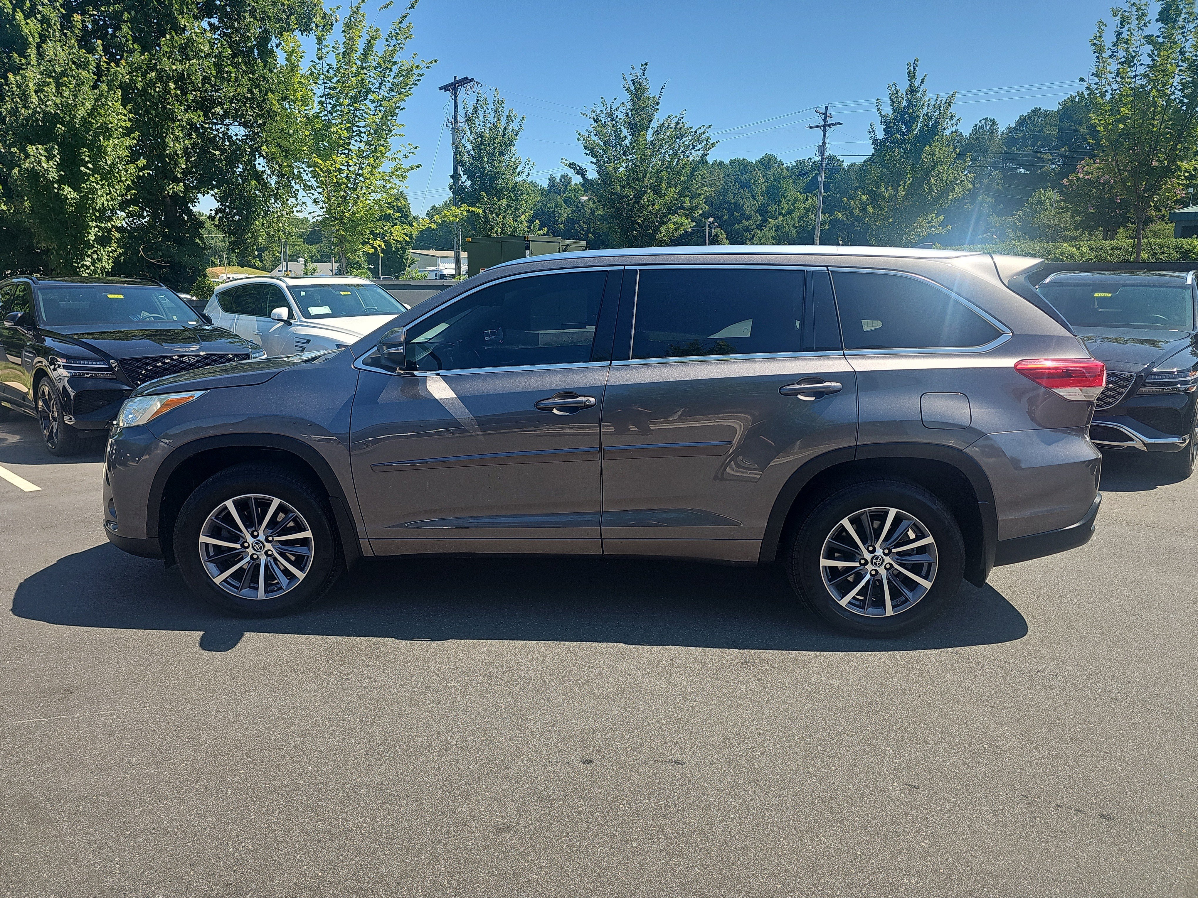 Used 2018 Predawn Gray Mica Toyota XLE image 7