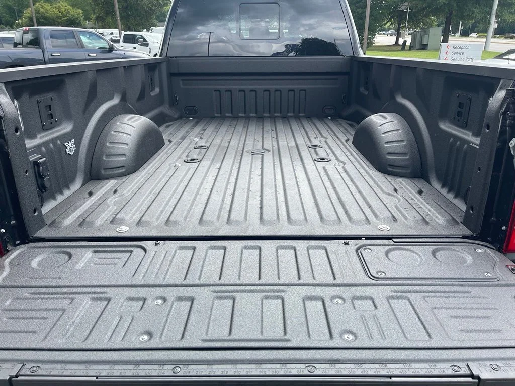 Used 2026 Agate Black Metallic Ford XLT image 29