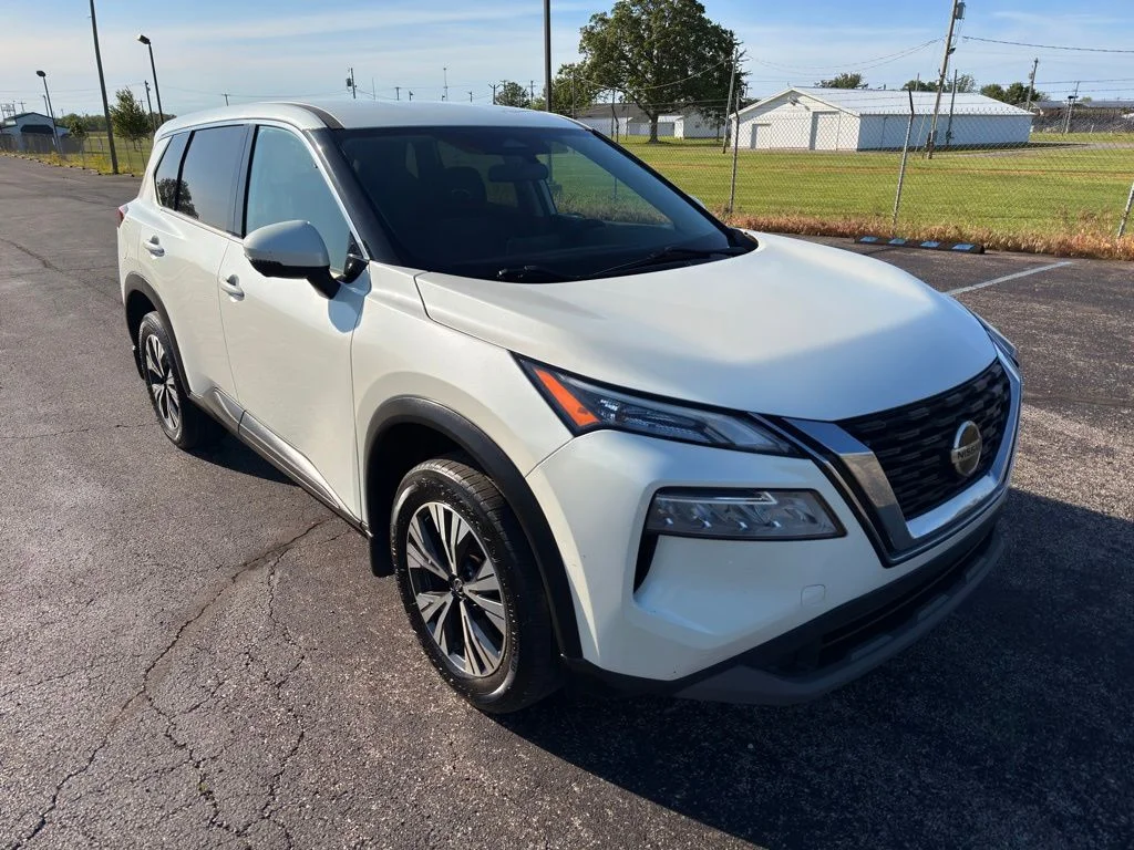 Used 2021 White Nissan SV image 7