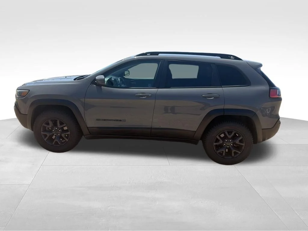 Used 2019 Gray Jeep Latitude image 8