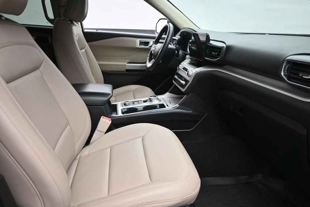 Used 2023 Gray Ford XLT image 9