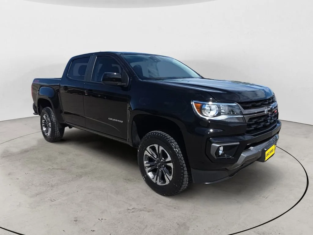 Used 2022 Black Chevrolet Z71 image 7