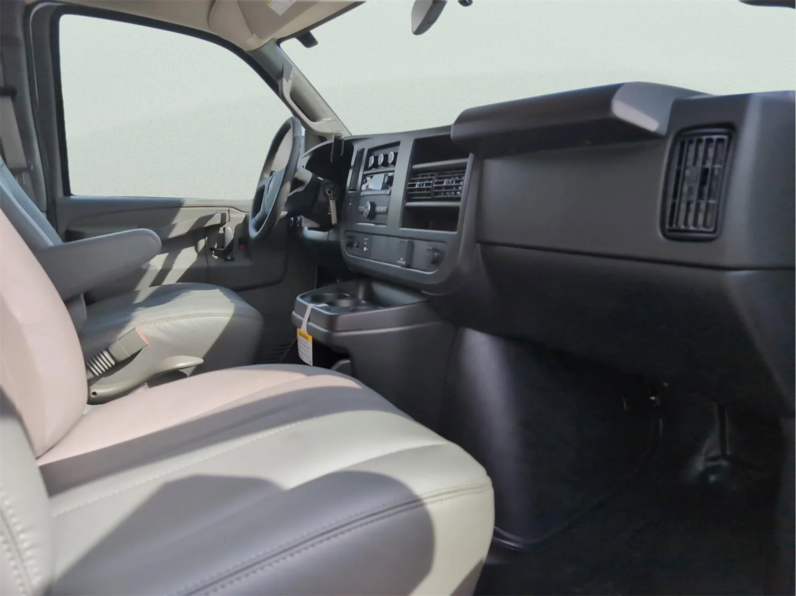 New 2026 Summit White GMC Work Van image 11